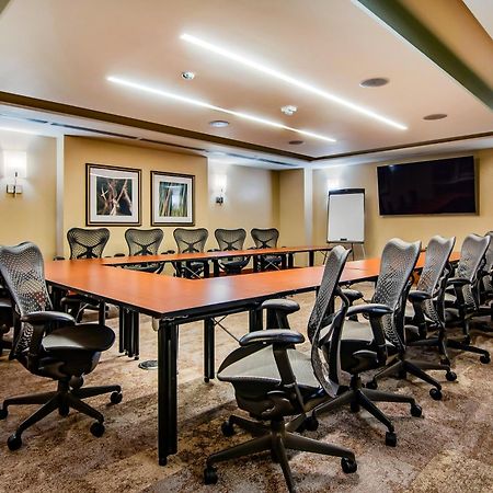 Hilton Garden Inn Alexandria Old Town National Harbor Экстерьер фото
