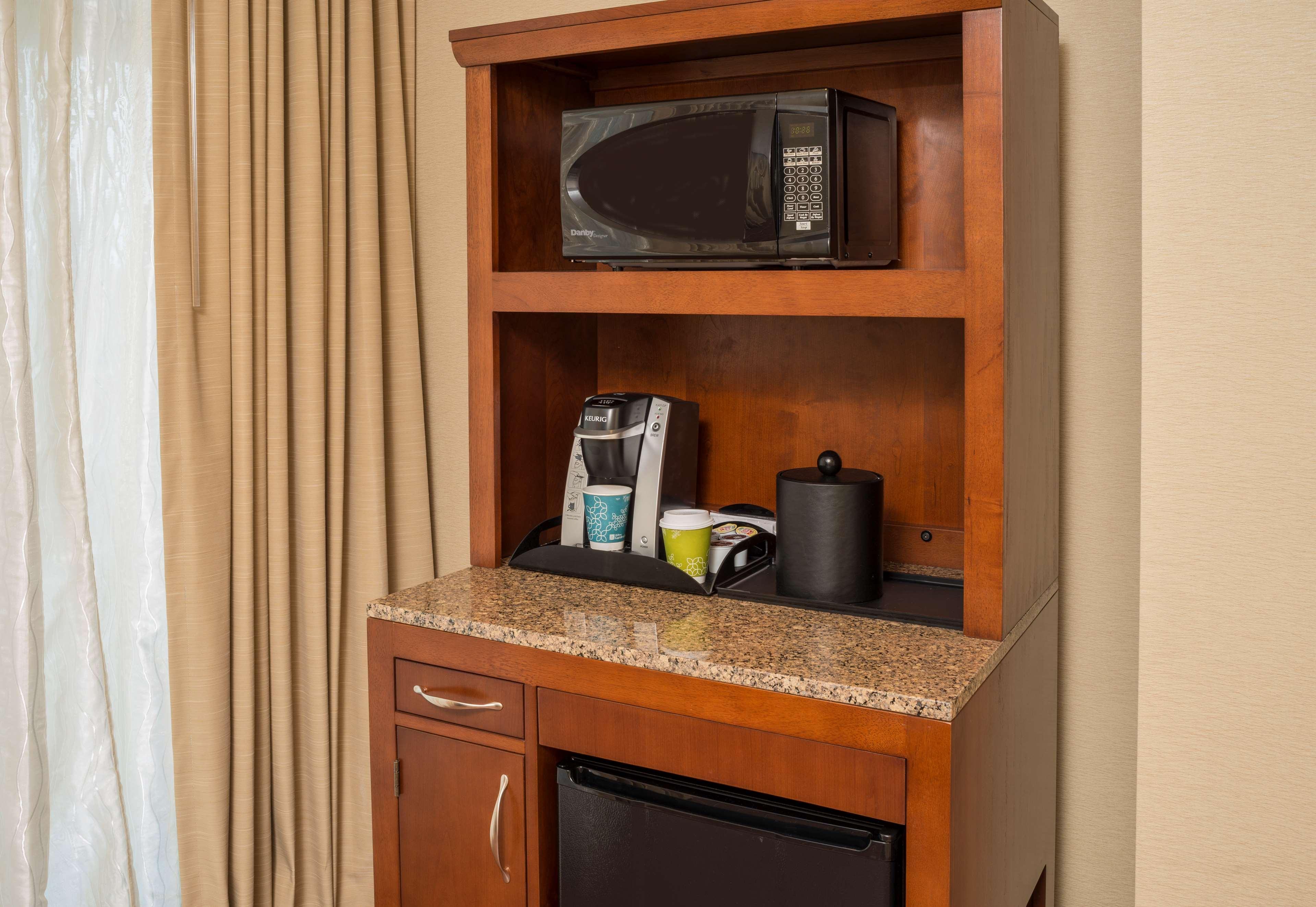 Hilton Garden Inn Alexandria Old Town National Harbor Экстерьер фото