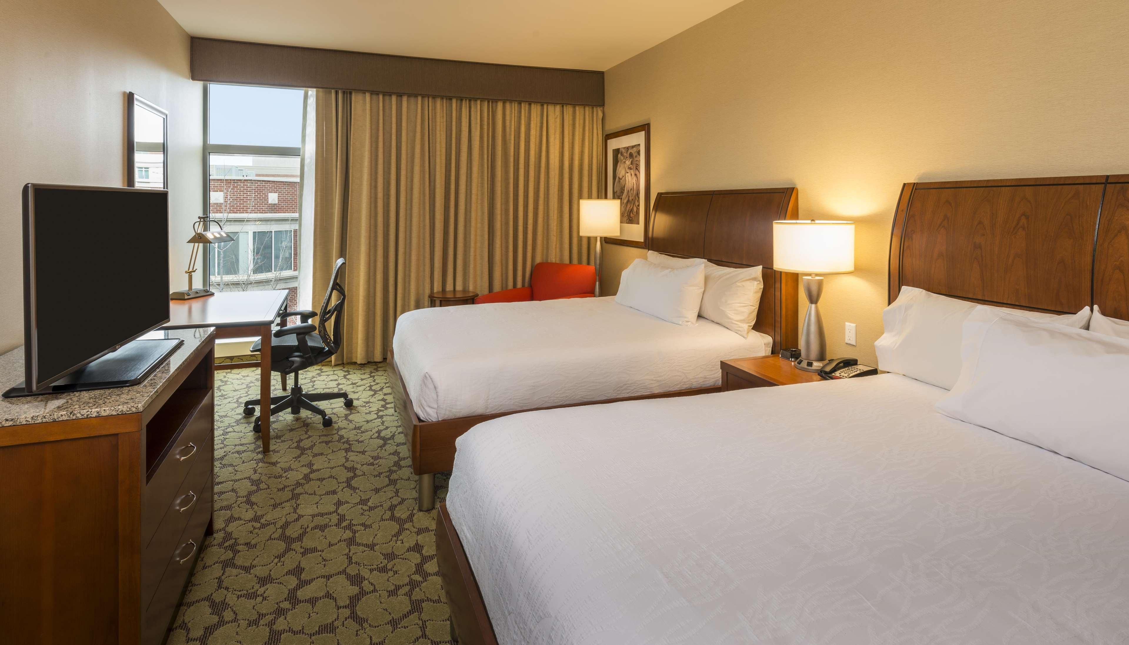 Hilton Garden Inn Alexandria Old Town National Harbor Экстерьер фото