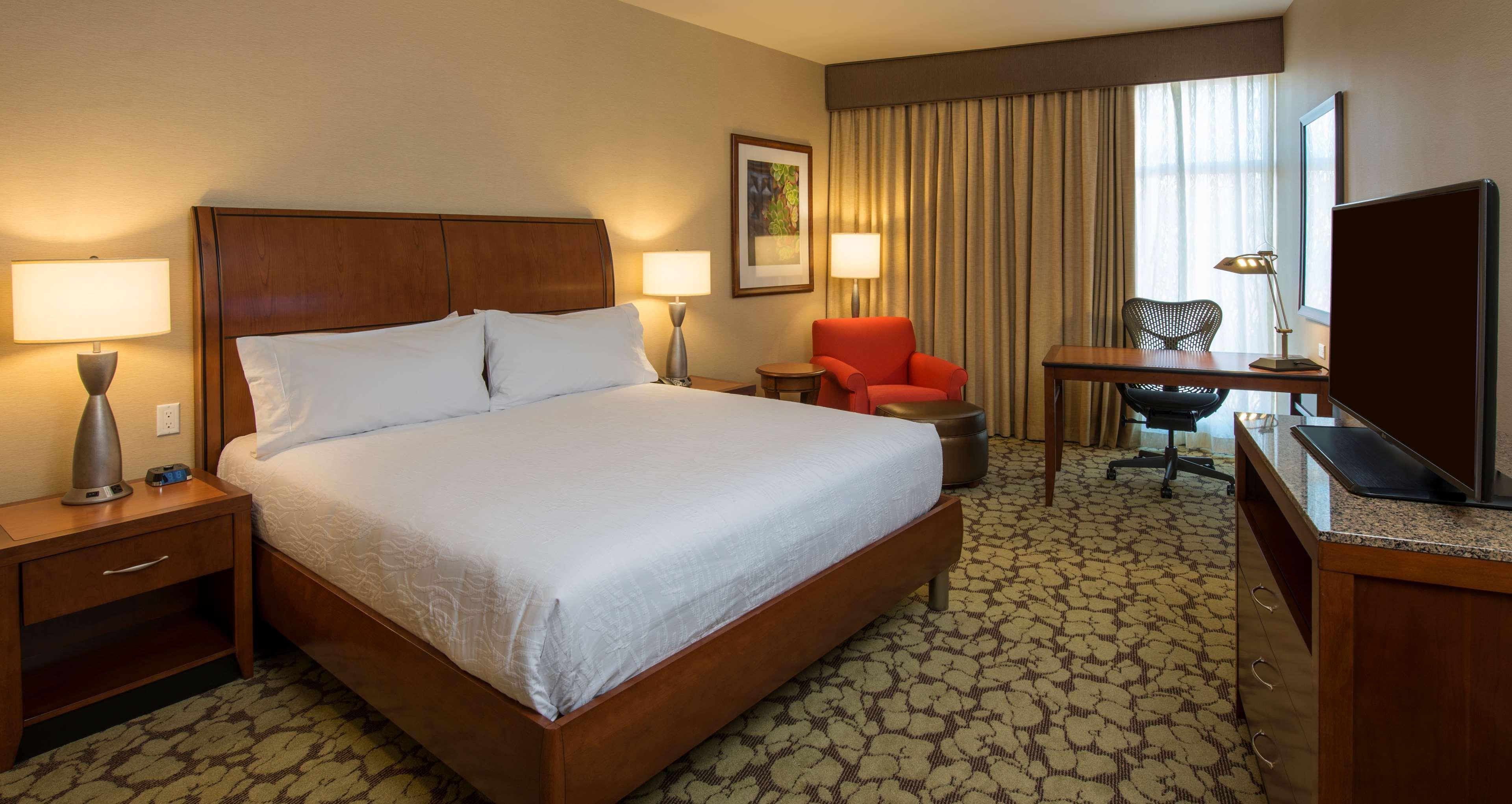 Hilton Garden Inn Alexandria Old Town National Harbor Экстерьер фото