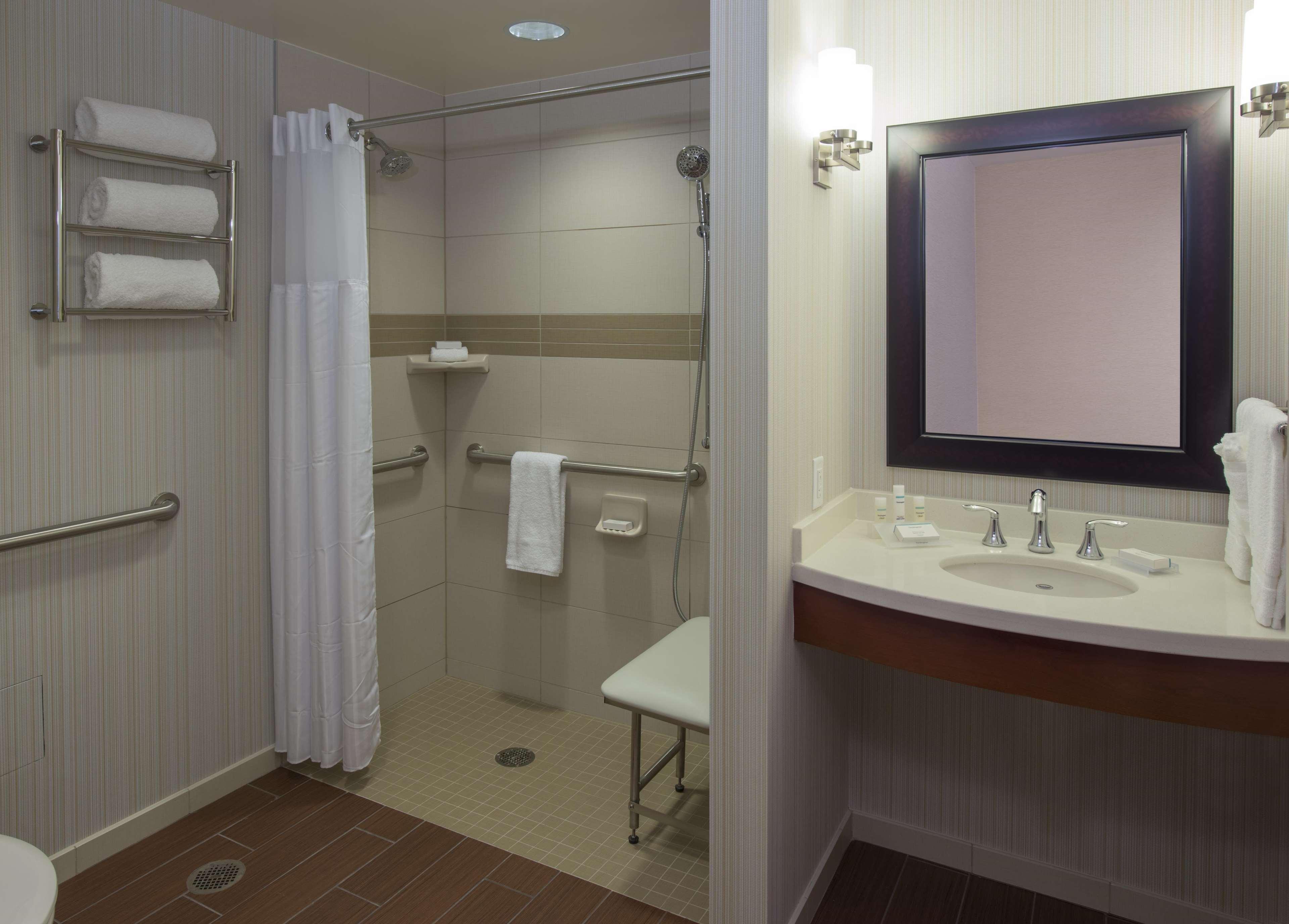 Hilton Garden Inn Alexandria Old Town National Harbor Экстерьер фото