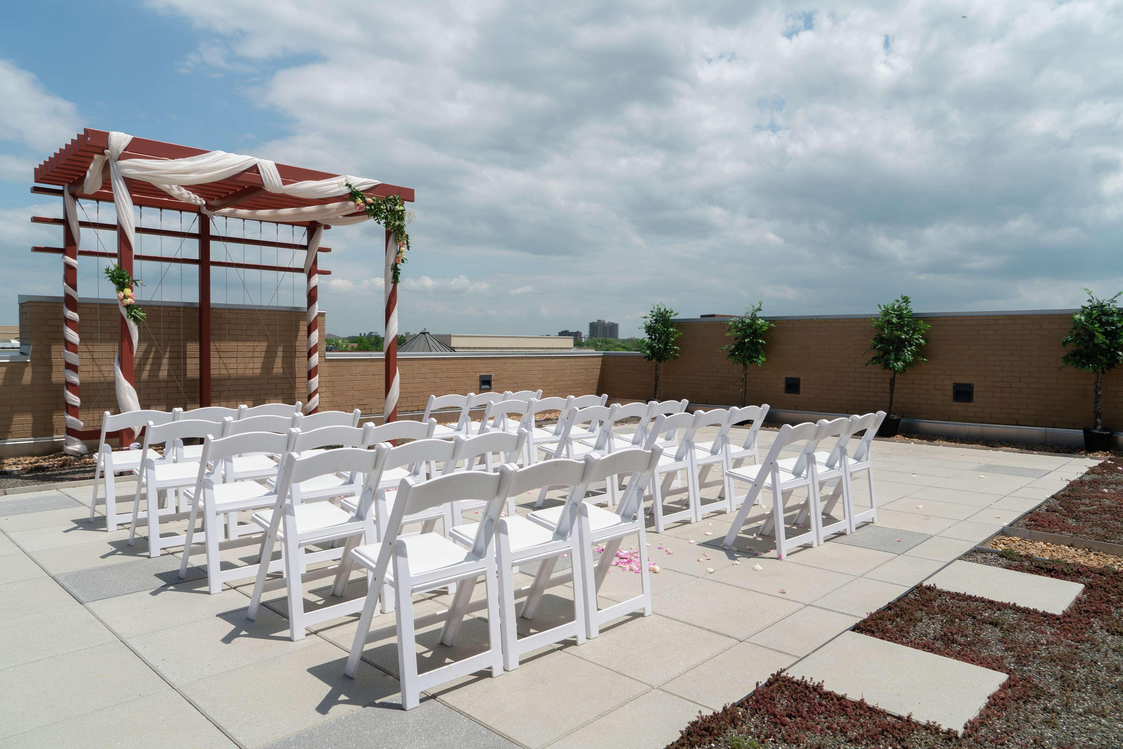 Hilton Garden Inn Alexandria Old Town National Harbor Экстерьер фото