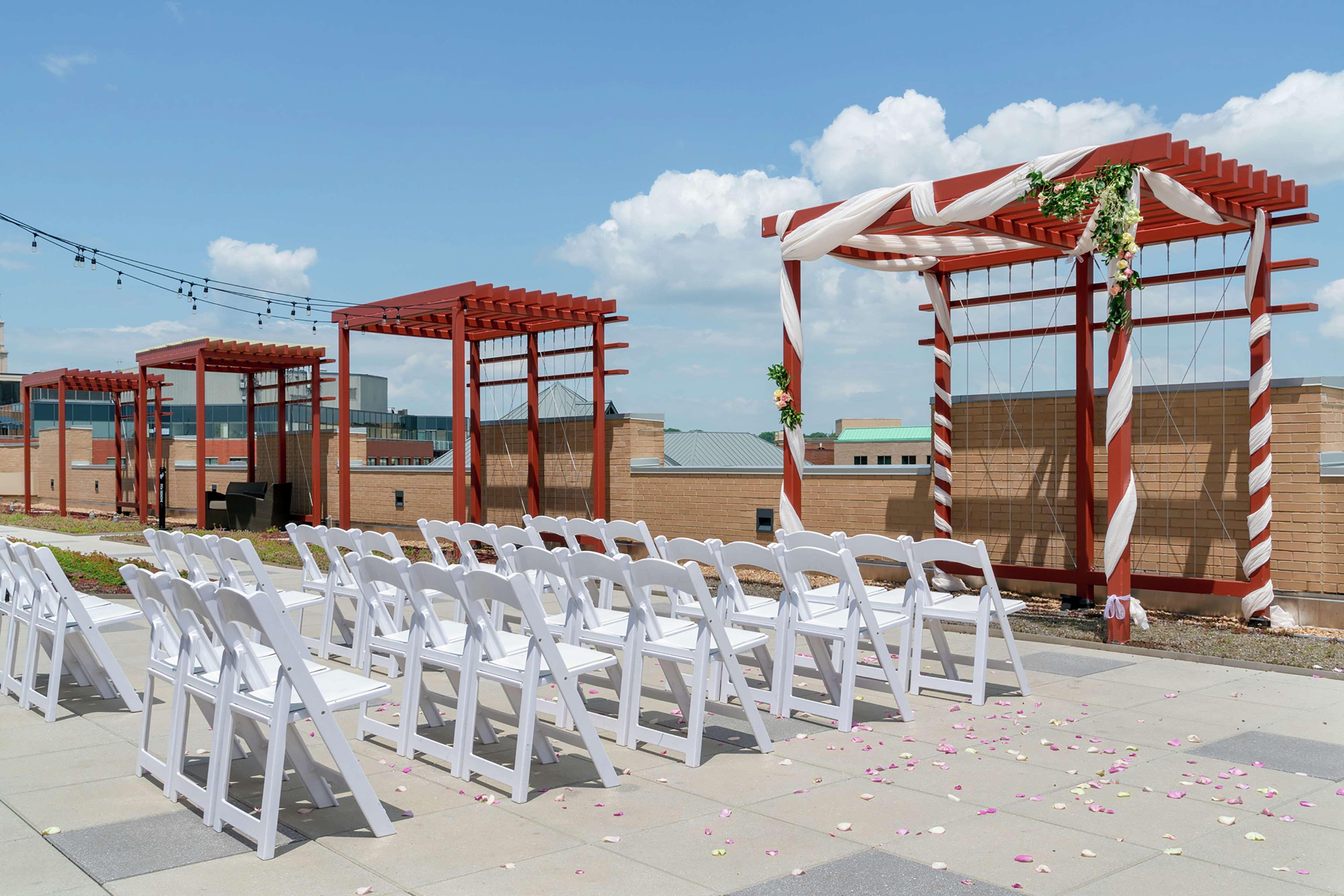 Hilton Garden Inn Alexandria Old Town National Harbor Экстерьер фото