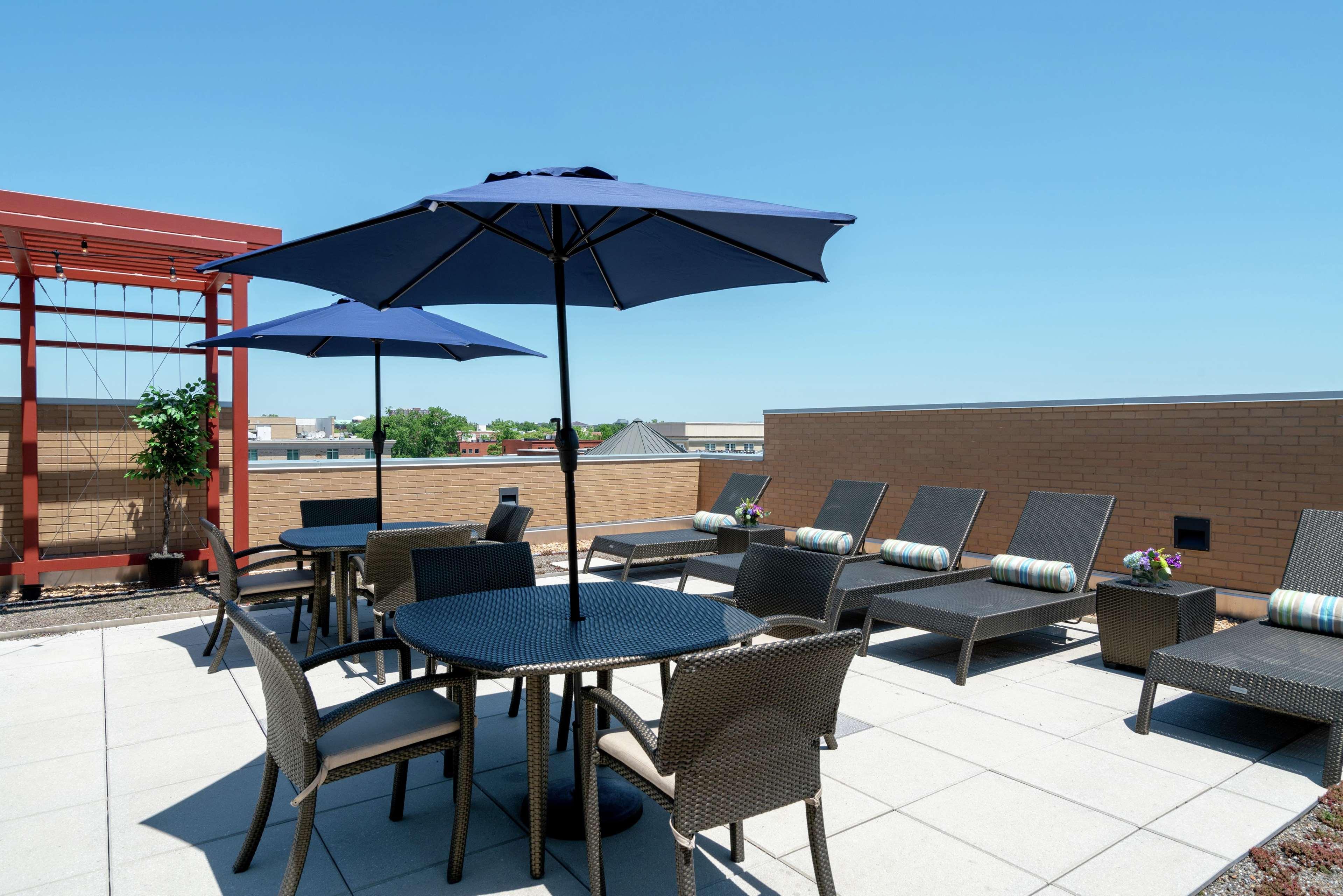Hilton Garden Inn Alexandria Old Town National Harbor Экстерьер фото