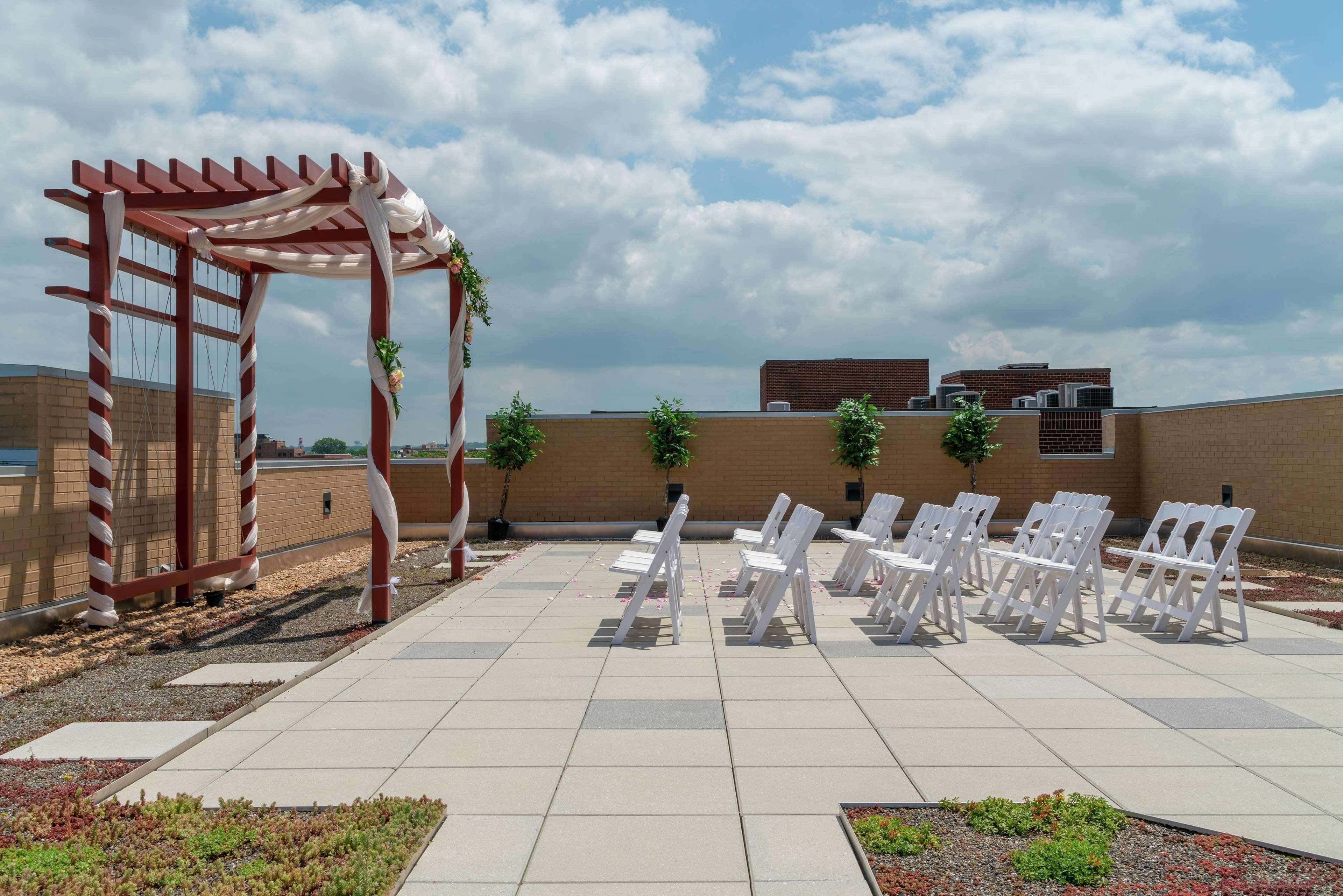 Hilton Garden Inn Alexandria Old Town National Harbor Экстерьер фото