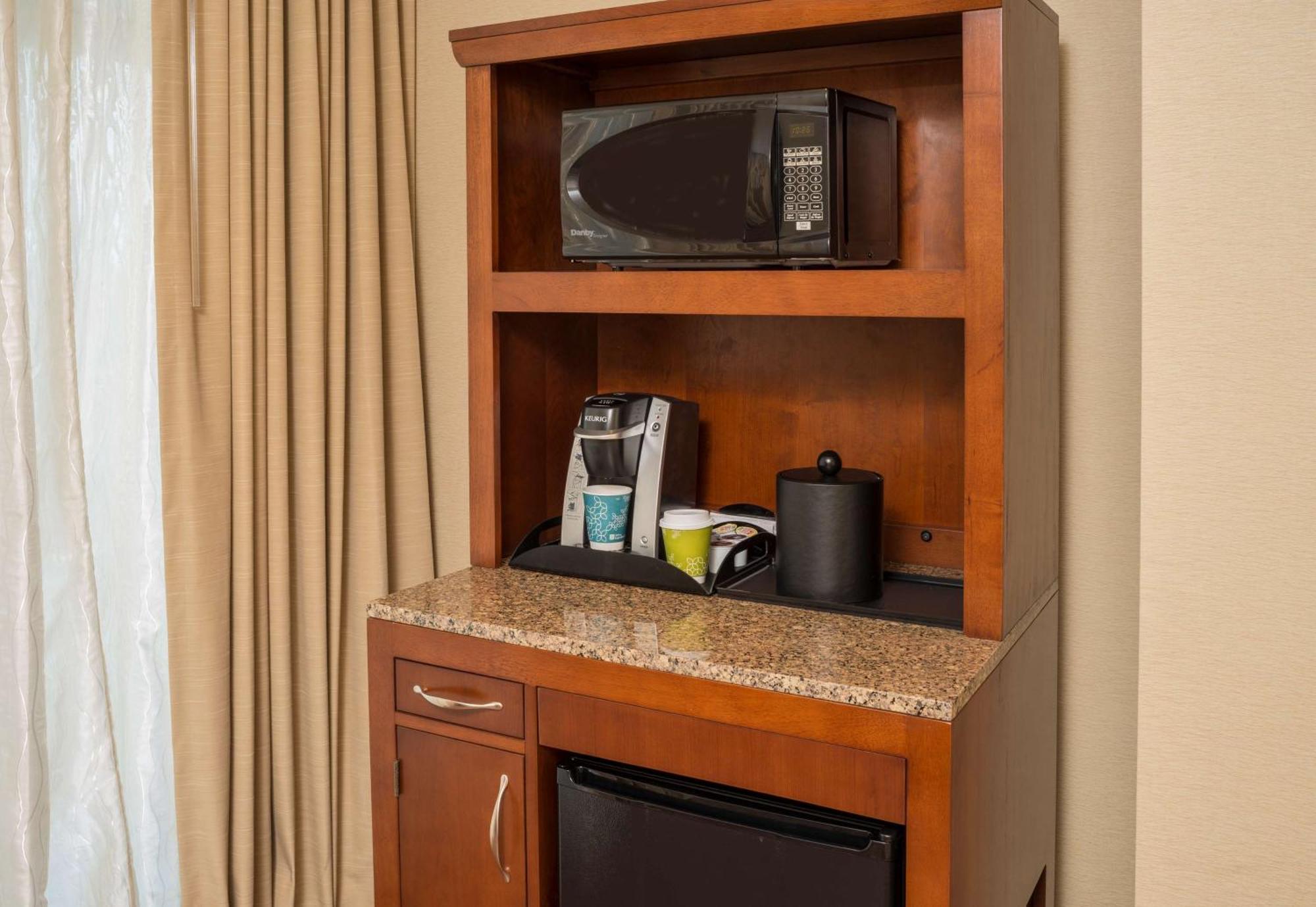 Hilton Garden Inn Alexandria Old Town National Harbor Экстерьер фото