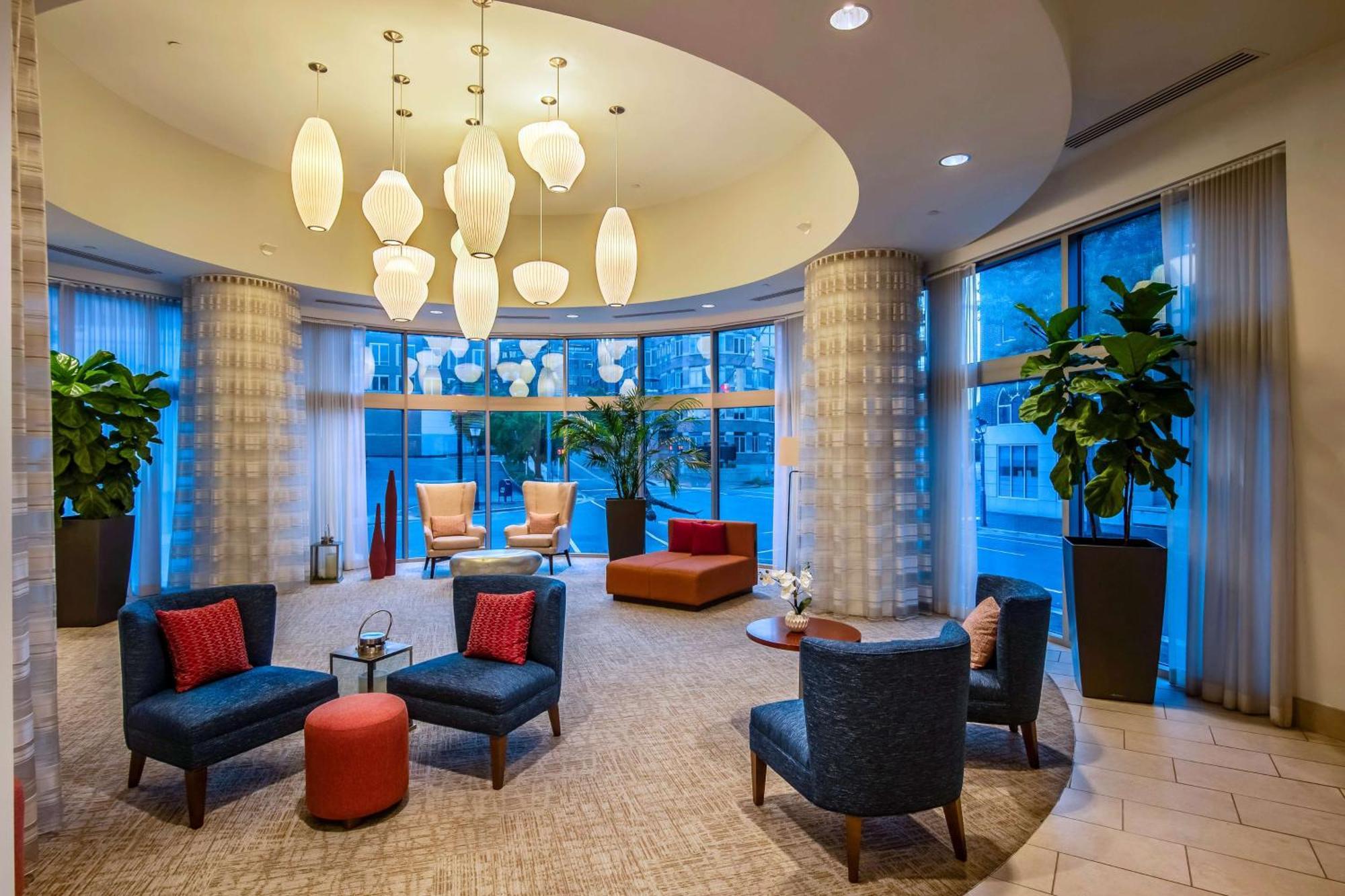 Hilton Garden Inn Alexandria Old Town National Harbor Экстерьер фото