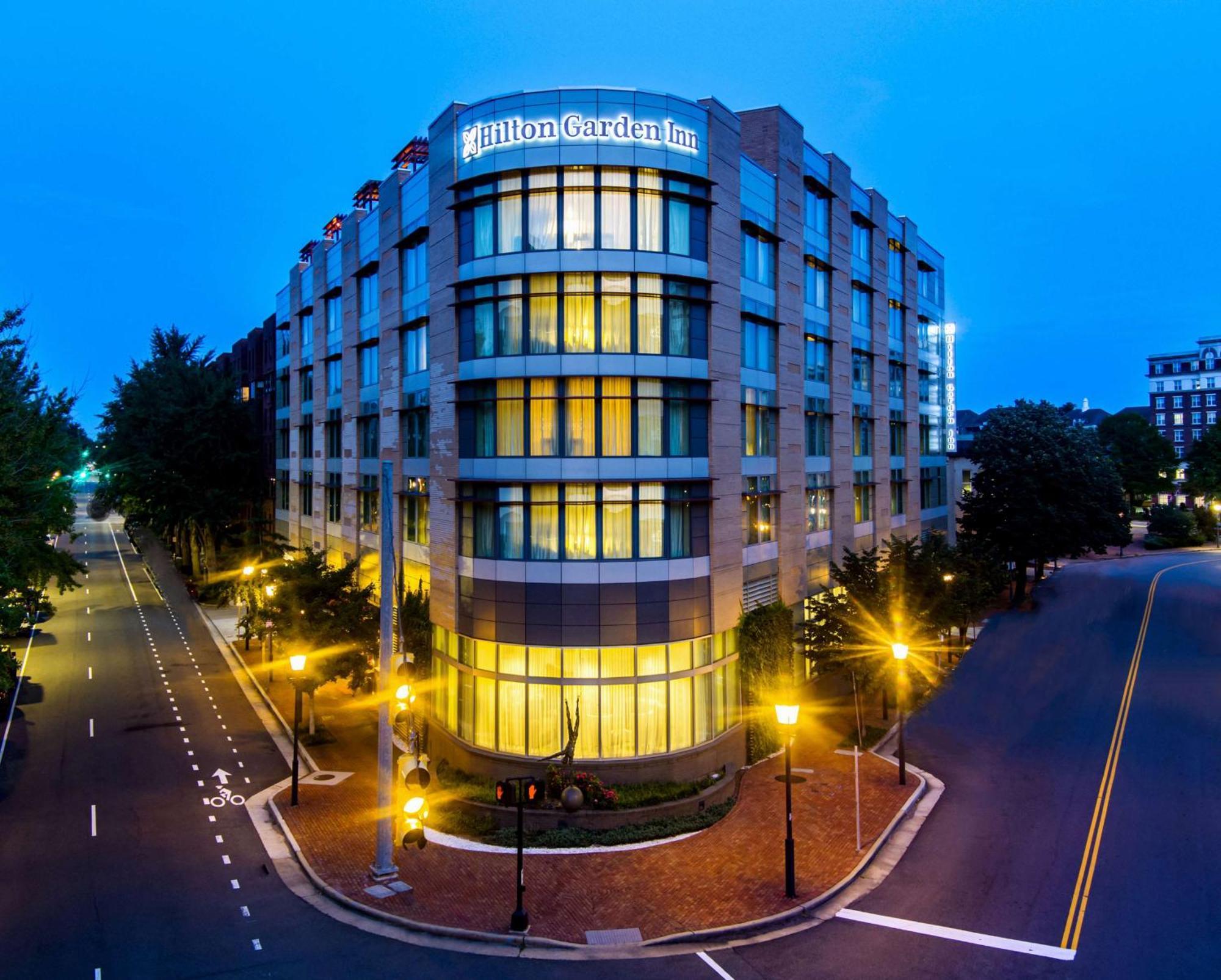 Hilton Garden Inn Alexandria Old Town National Harbor Экстерьер фото