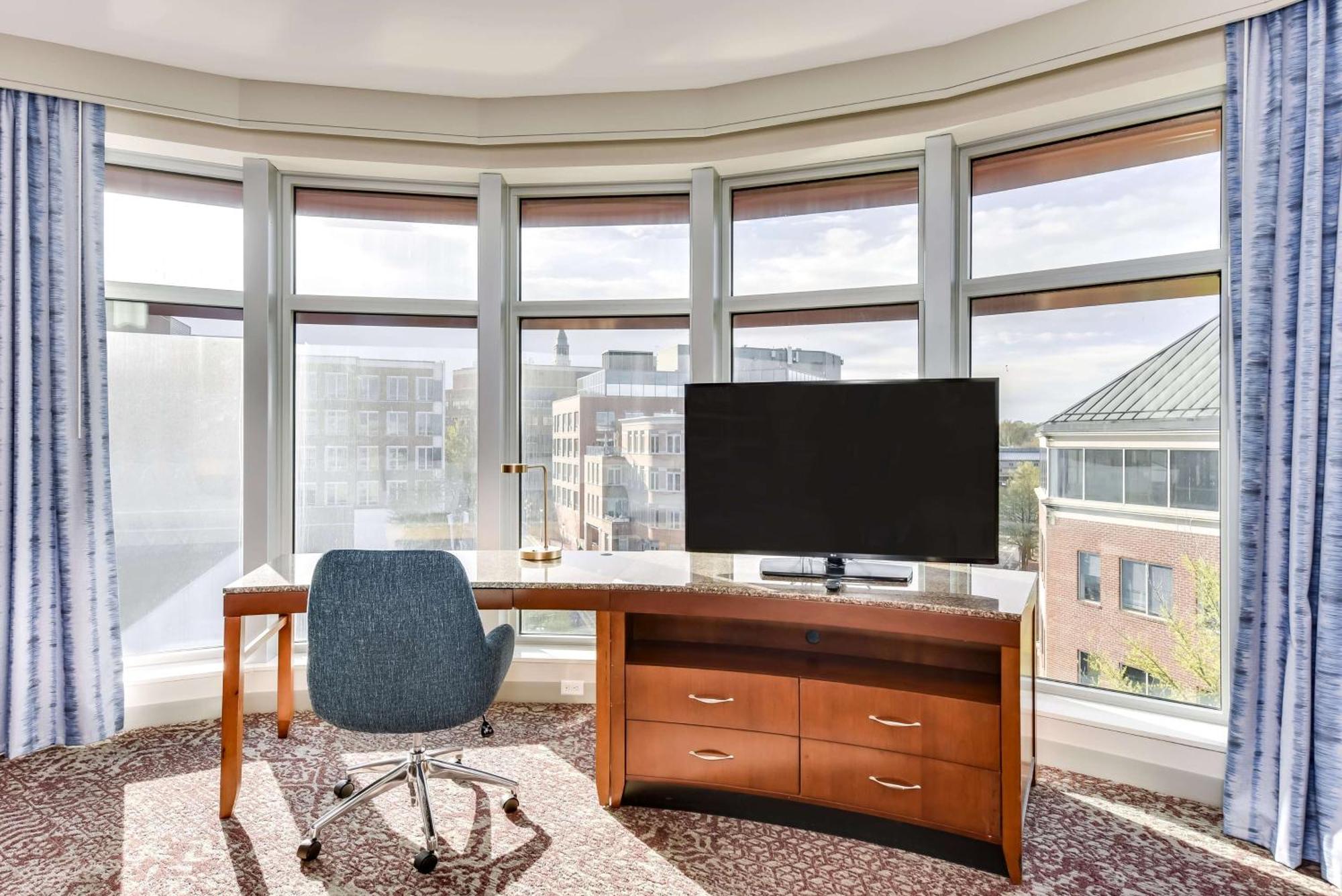 Hilton Garden Inn Alexandria Old Town National Harbor Экстерьер фото