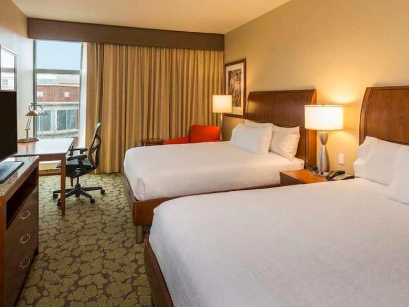 Hilton Garden Inn Alexandria Old Town National Harbor Экстерьер фото